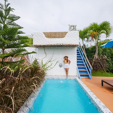 Le Resort And Villas Rawai Екстер'єр фото A pool at a resort in Phuket, Thailand