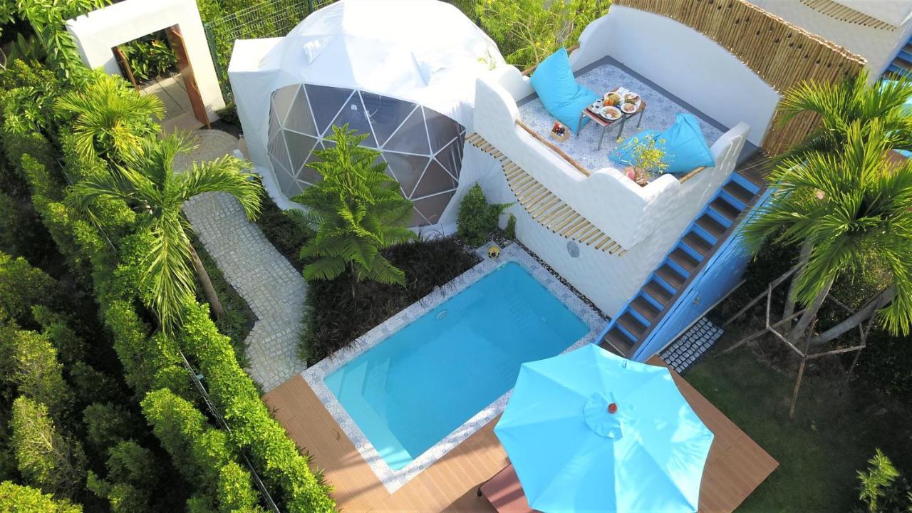 Le Resort And Villas Rawai Екстер'єр фото A dome with a swimming pool