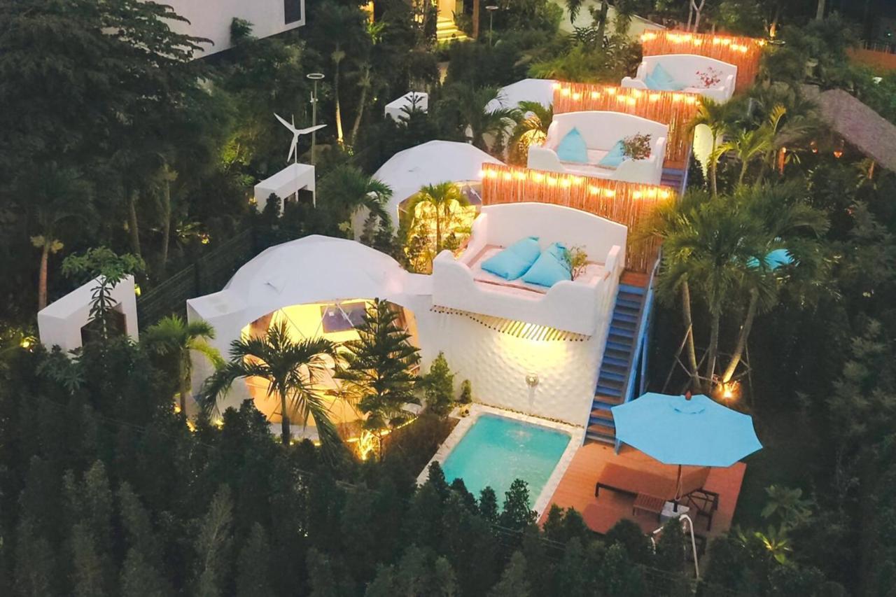 Le Resort And Villas Rawai Екстер'єр фото The resort at night