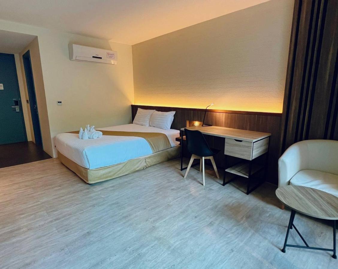Le Resort And Villas Rawai Екстер'єр фото Deluxe room