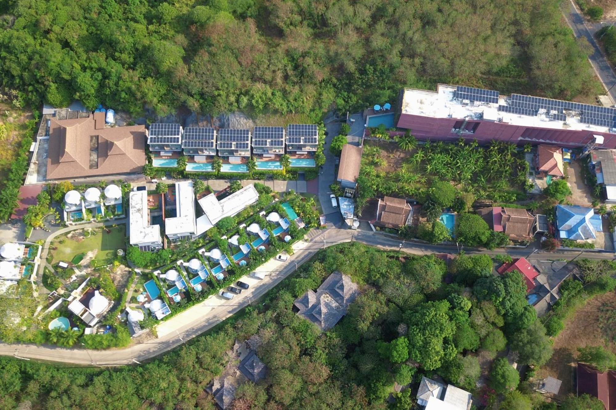 Le Resort And Villas Rawai Екстер'єр фото Aerial view of the village
