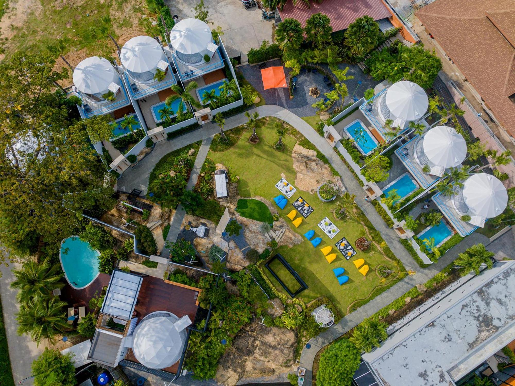 Le Resort And Villas Rawai Екстер'єр фото Aerial view of the resort