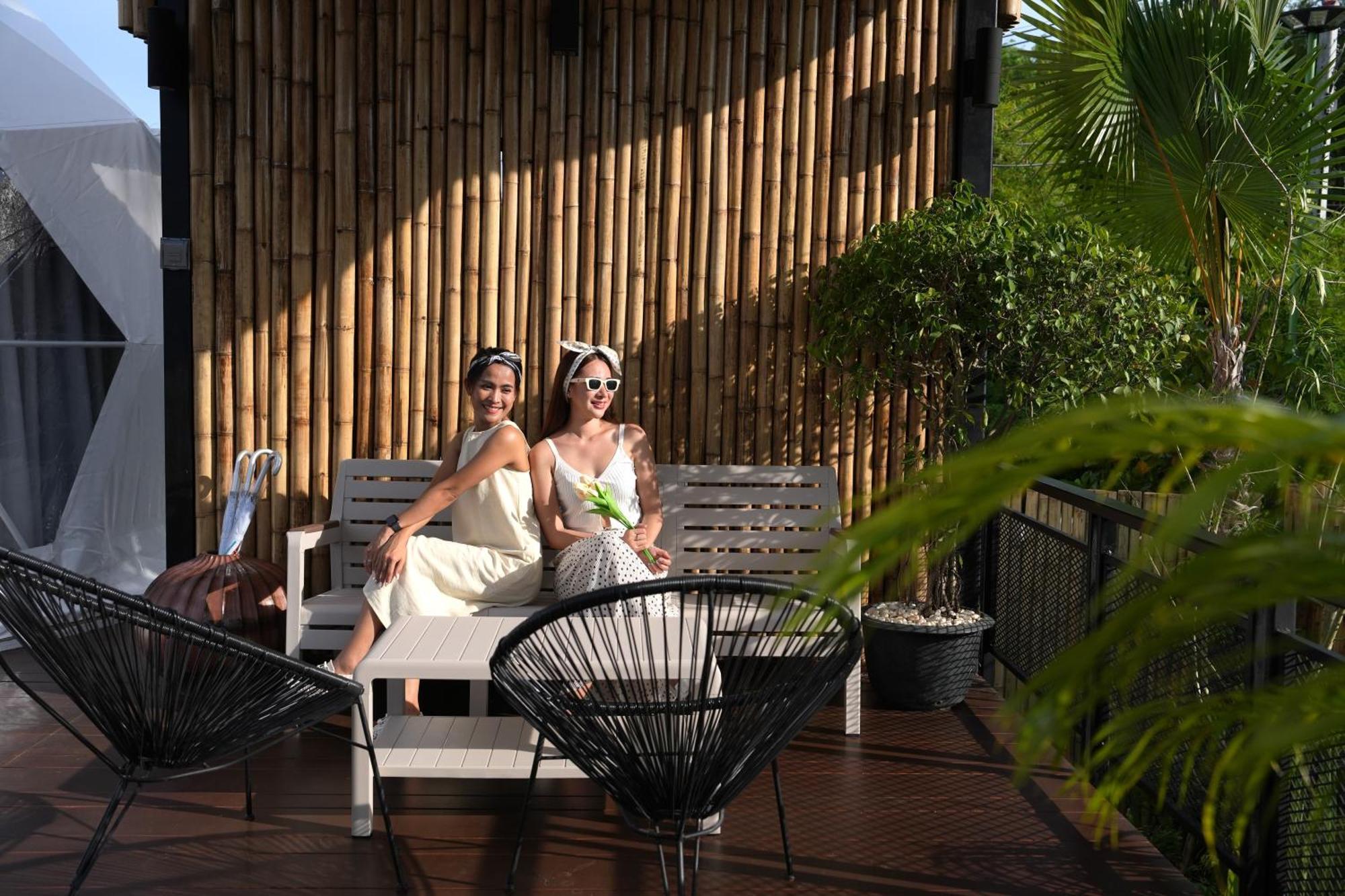 Le Resort And Villas Rawai Екстер'єр фото A lesbian wedding in Cancun, Mexico