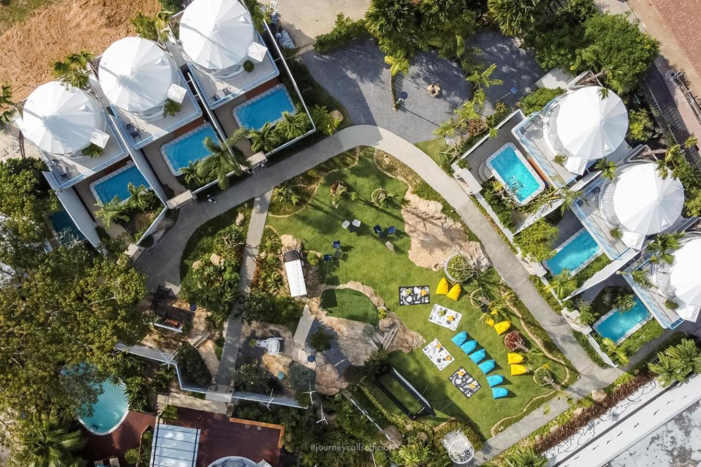 Le Resort And Villas Rawai Екстер'єр фото Aerial view of the resort