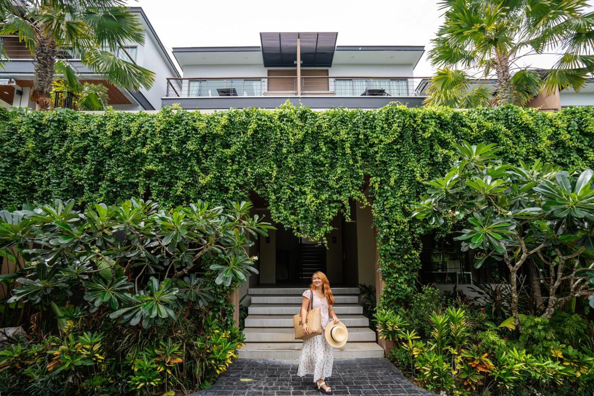 Le Resort And Villas Rawai Екстер'єр фото The hotel's entrance