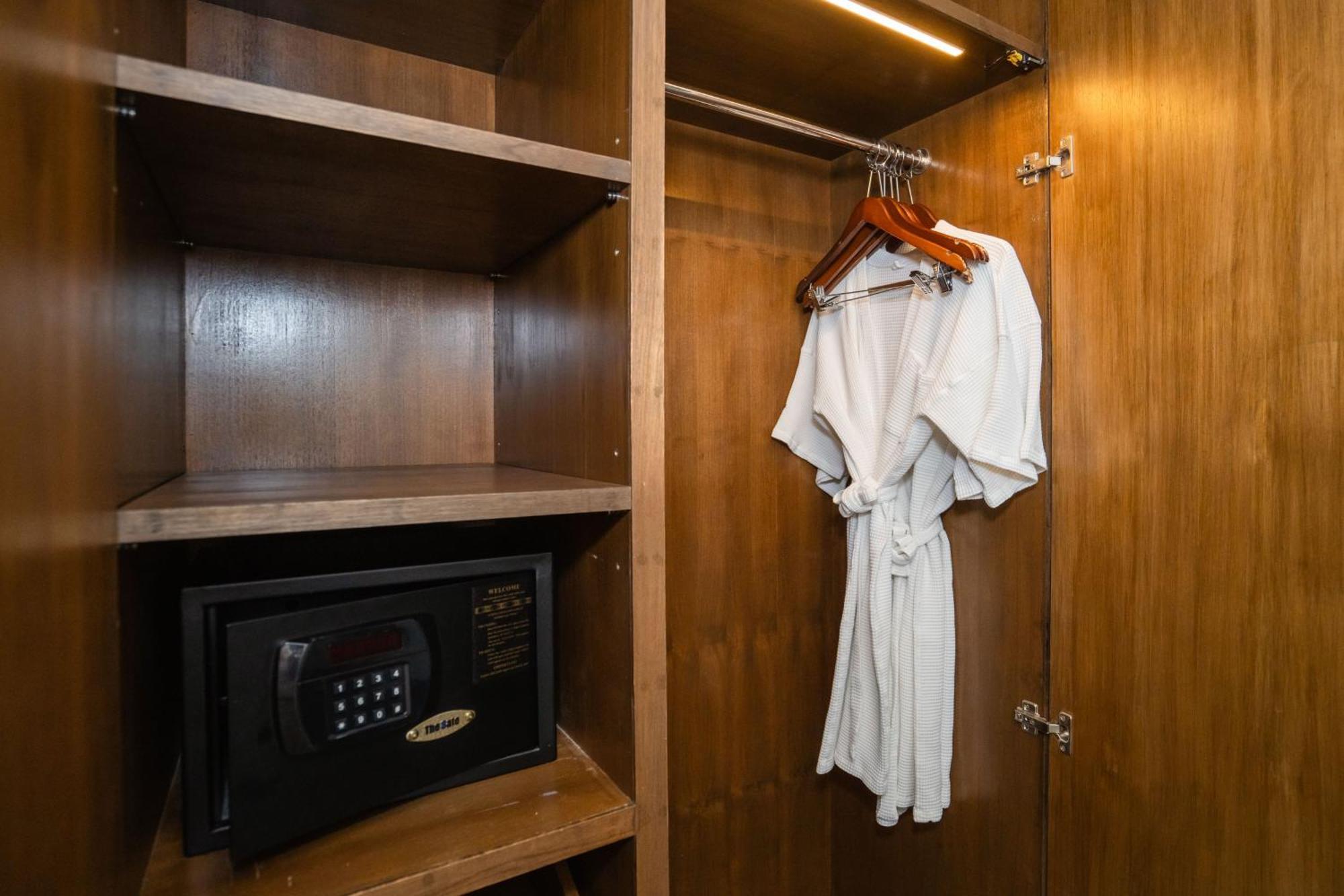 Le Resort And Villas Rawai Екстер'єр фото A bathrobe hanging in a closet